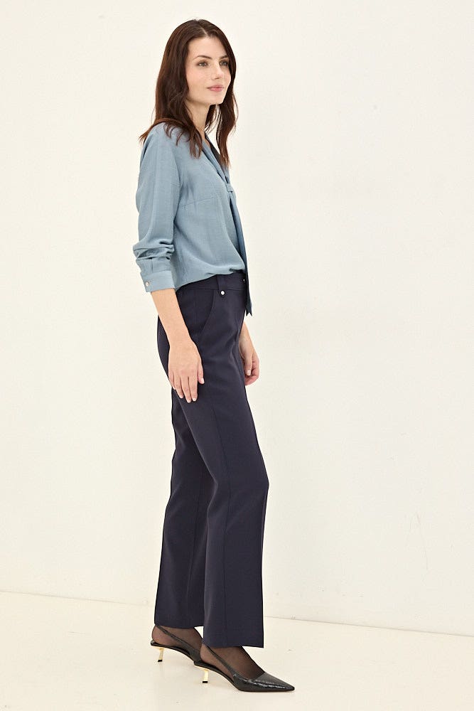 Pantalón Mujer Liso Recto con Vivo Decorativo en Pretina y Tachas Decorativas en Pasadores Azul
