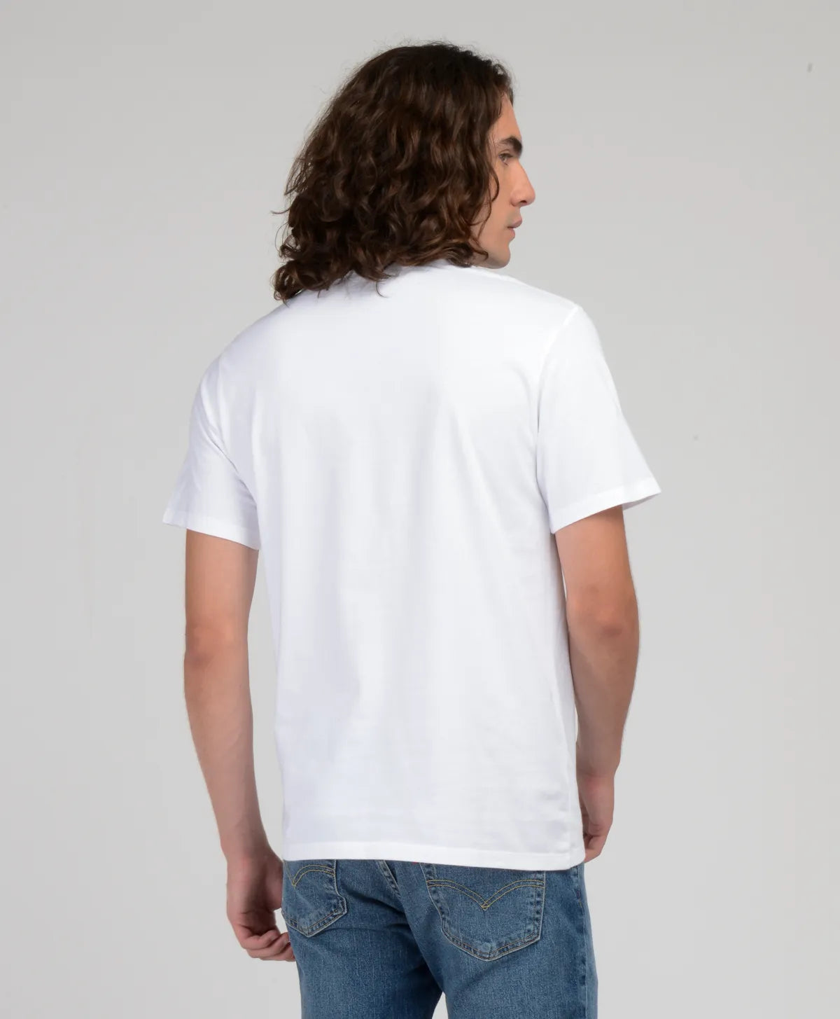 polera-hombre-lisa-con-logo-blanca