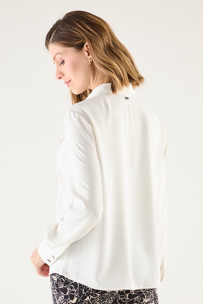 Blusa Camisera con Plizados Verticales en Costados