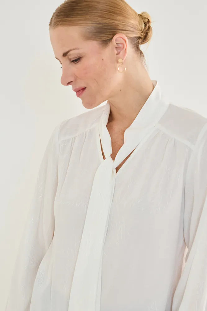blusa-mujer-con-lazo-blanca