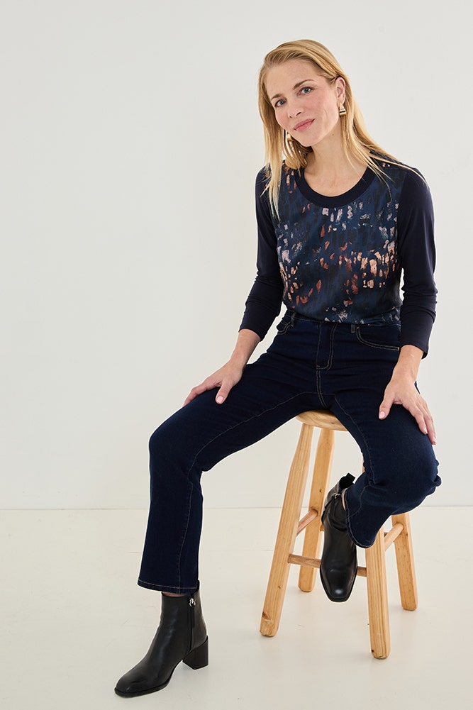 Polera Mujer con Delantero Satinado y Cuello con Pespuntes Decorativos Azul Marino