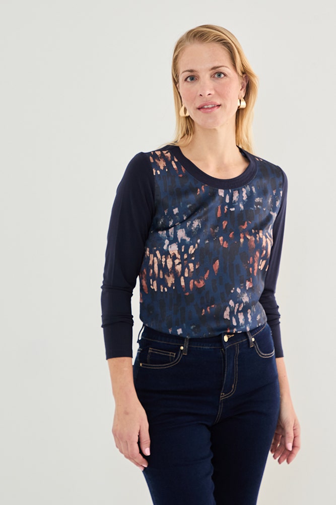 Polera Mujer con Delantero Satinado y Cuello con Pespuntes Decorativos Azul Marino