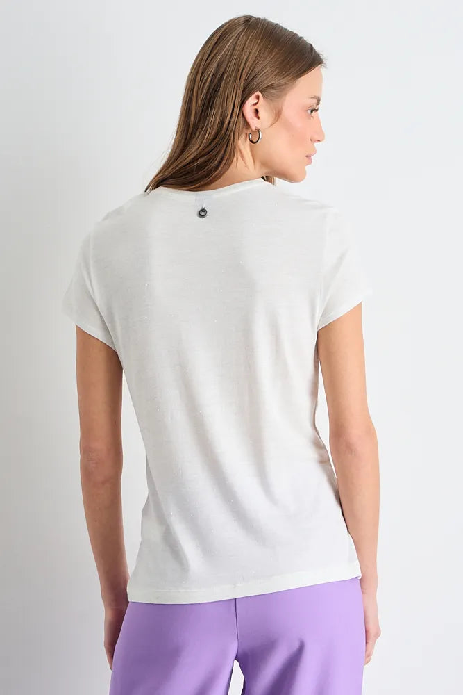 polera-mujer-manga-corta-estampado-focal-con-tela-brillo-crudo