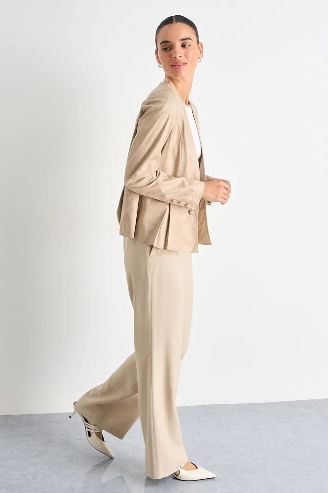 chaqueta-mujer-peplum-de-tope-suede-coated-beige