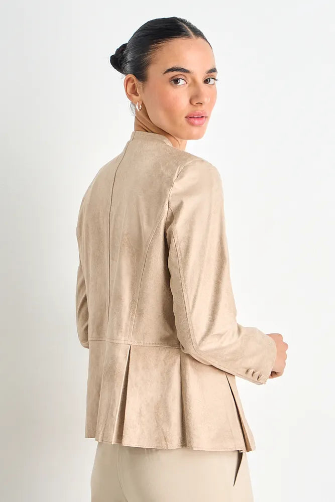 chaqueta-mujer-peplum-de-tope-suede-coated-beige