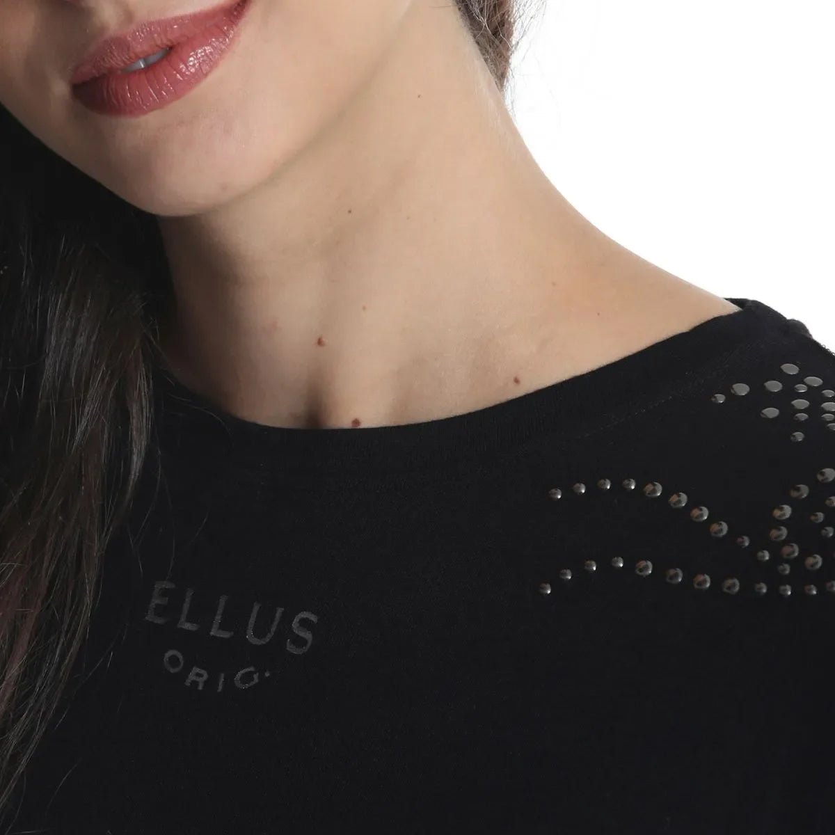 polera-mujer-manga-larga-slim-fit-tachas-negro
