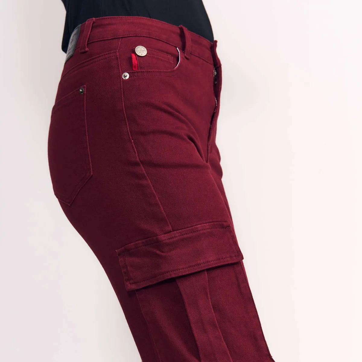 pantalon-mujer-cargo-tiro-ultra-alto-burdeo