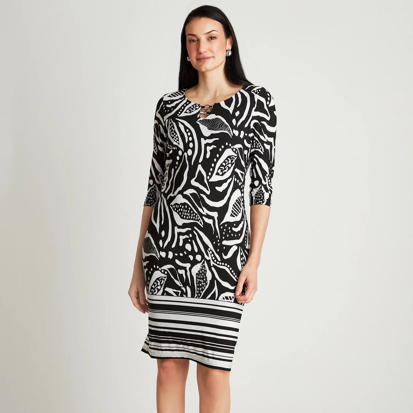 vestido-mujer-midi-negro-manga-3/4-estampado-cuello-redondo