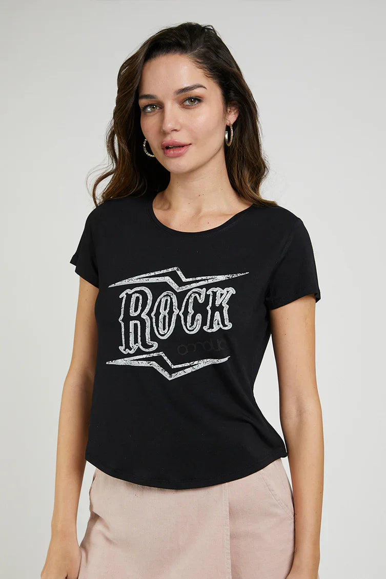 Polera Mujer 4788 Negra Polera, color negro con estampado Tela