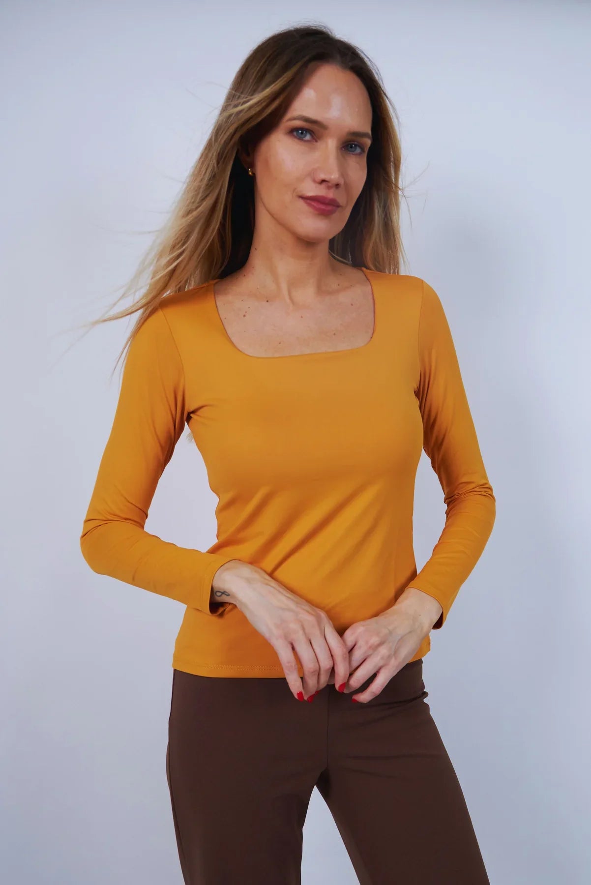 polera-mujer-yelova-mostaza