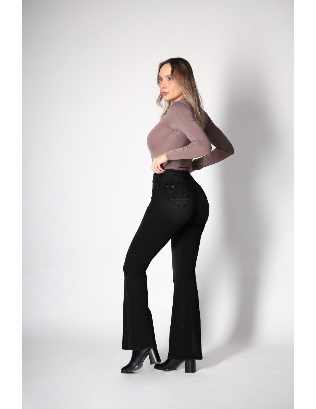 jeans-mujer-flare-emma-efecto-faja-3947-negro