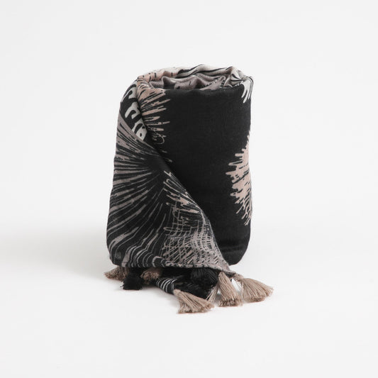 Pañuelo Mujer Estampado Nacho Negro Borlas Humana