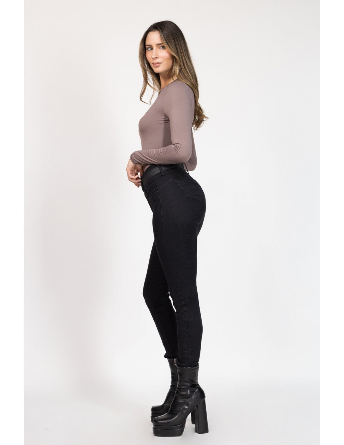 jeans-mujer-efecto-push-up-skinny-3957-negro