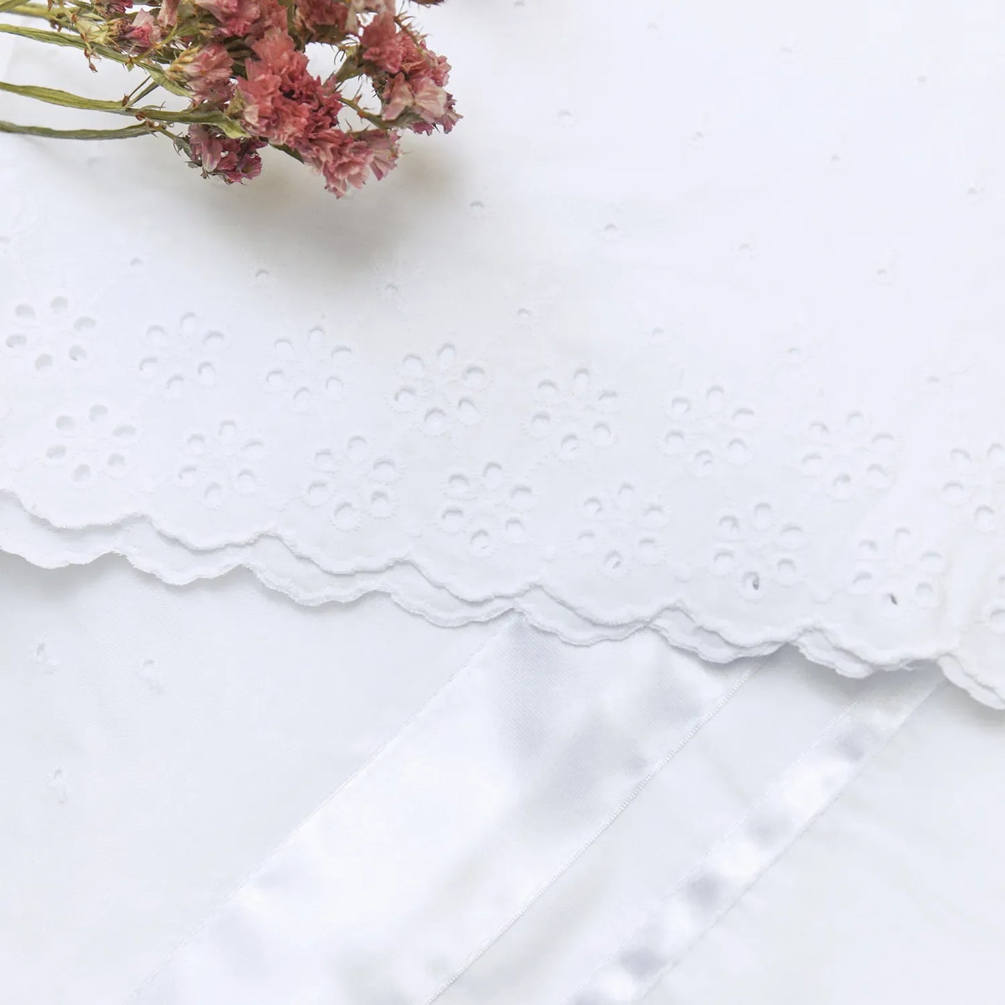 Set Sábana Clásica Broderie Blanco 220 Hilos Super King