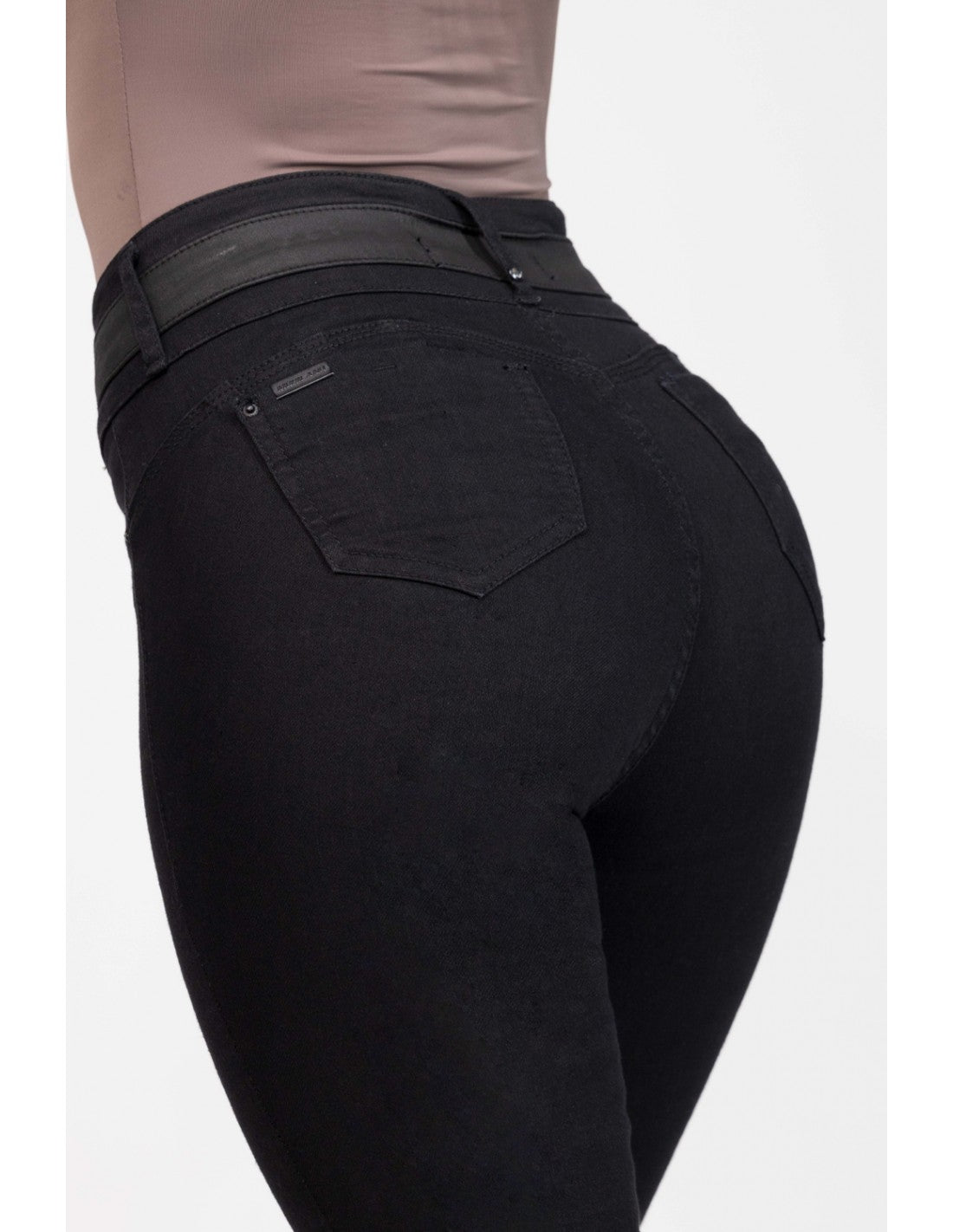 jeans-mujer-efecto-push-up-skinny-3957-negro
