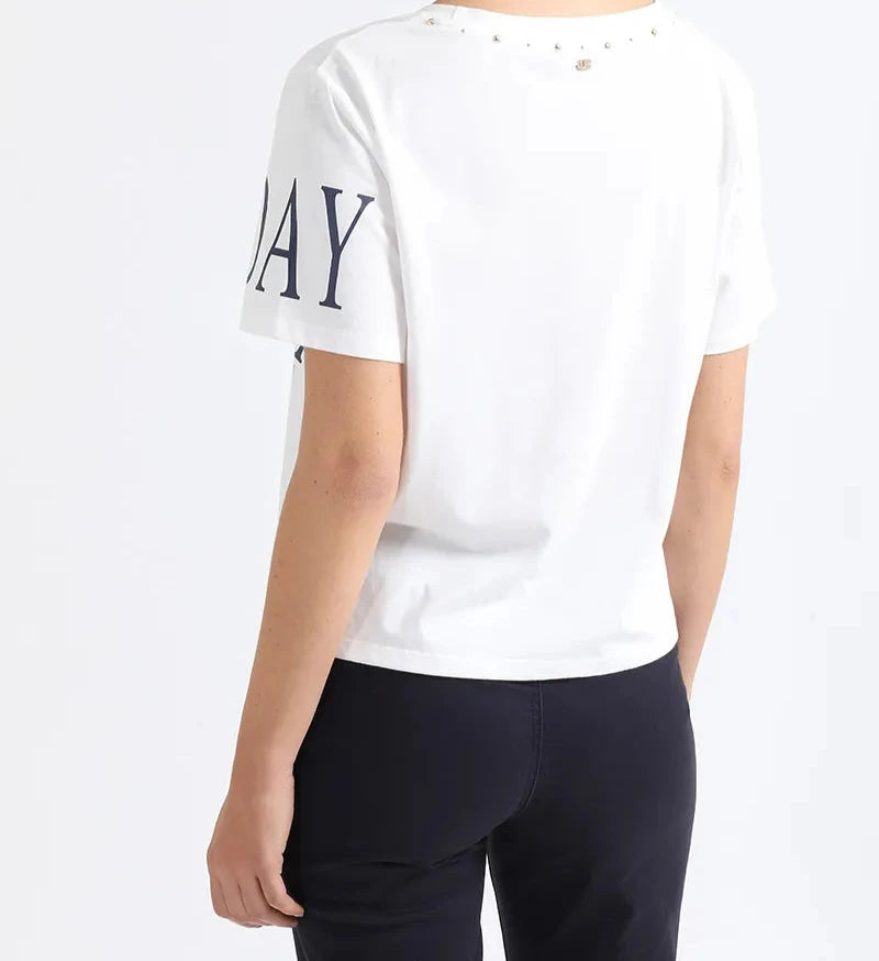 Polera Mujer Aplicación Tachas Y Estampado Texto Crudo