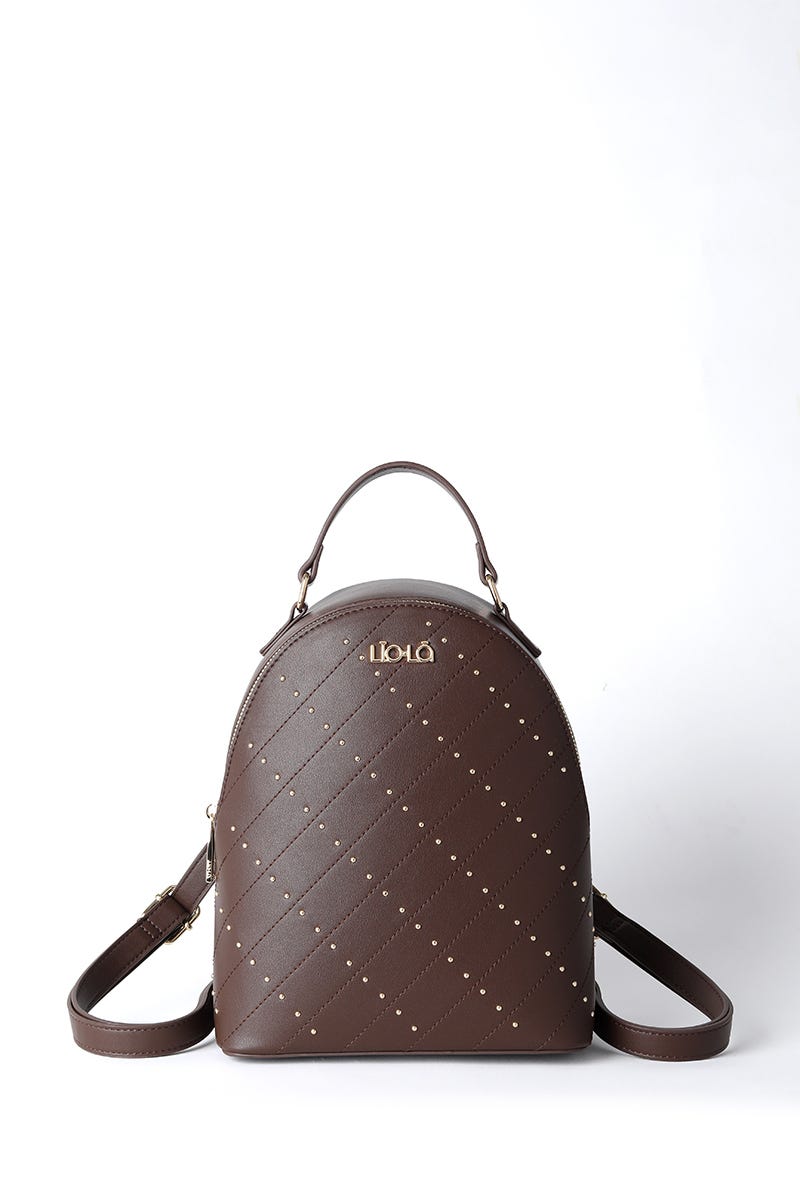 Mochila Mediana Con Tachas Frotal Chocolate