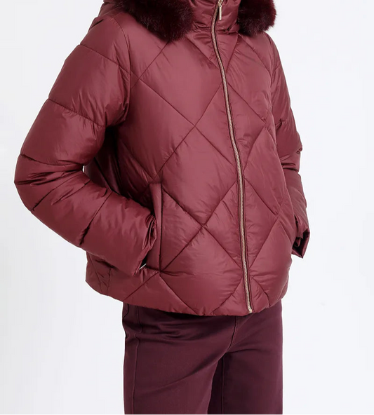 parka-mujer-con-capucha-y-piel-desmontable-burdeo