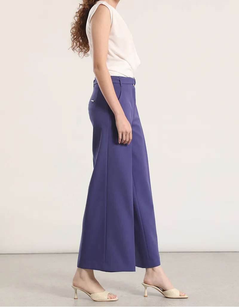 pantalon-mujer-cropped-tiro-alto-con-cinturon-arandano