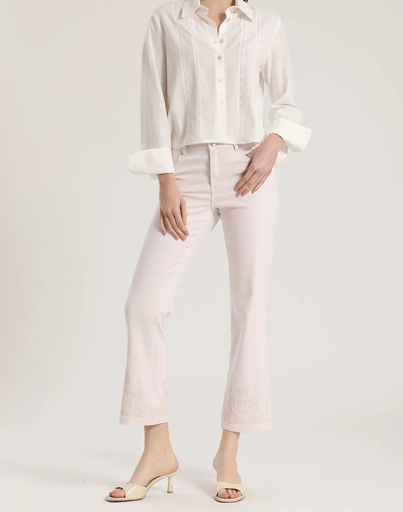 jeans-mujer-color-slim-tiro-medio-bordado-rosa