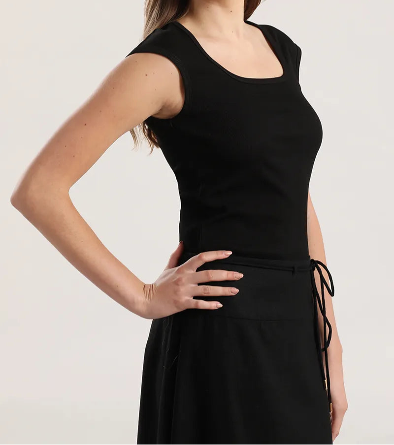 polera-mujer-escotada-algodon-ribb-basica-negro