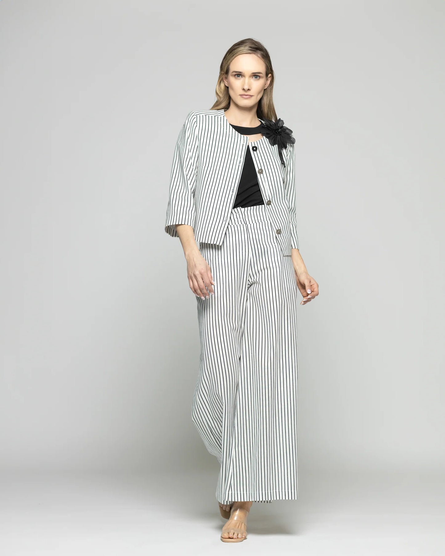 Blazer Mujer Liatris Corto Escote Redondo Algodón Manga 34 Rayas Negro Y Blanco Ludovica