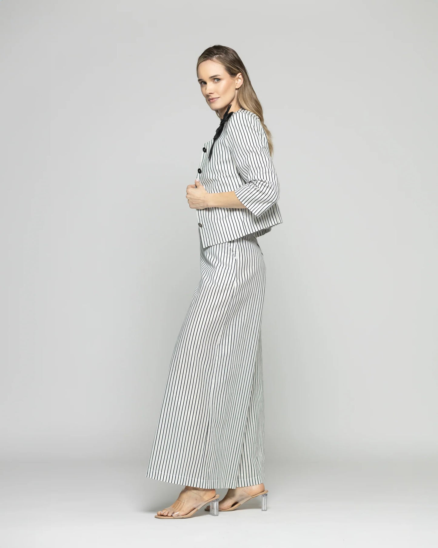Blazer Mujer Liatris Corto Escote Redondo Algodón Manga 34 Rayas Negro Y Blanco Ludovica