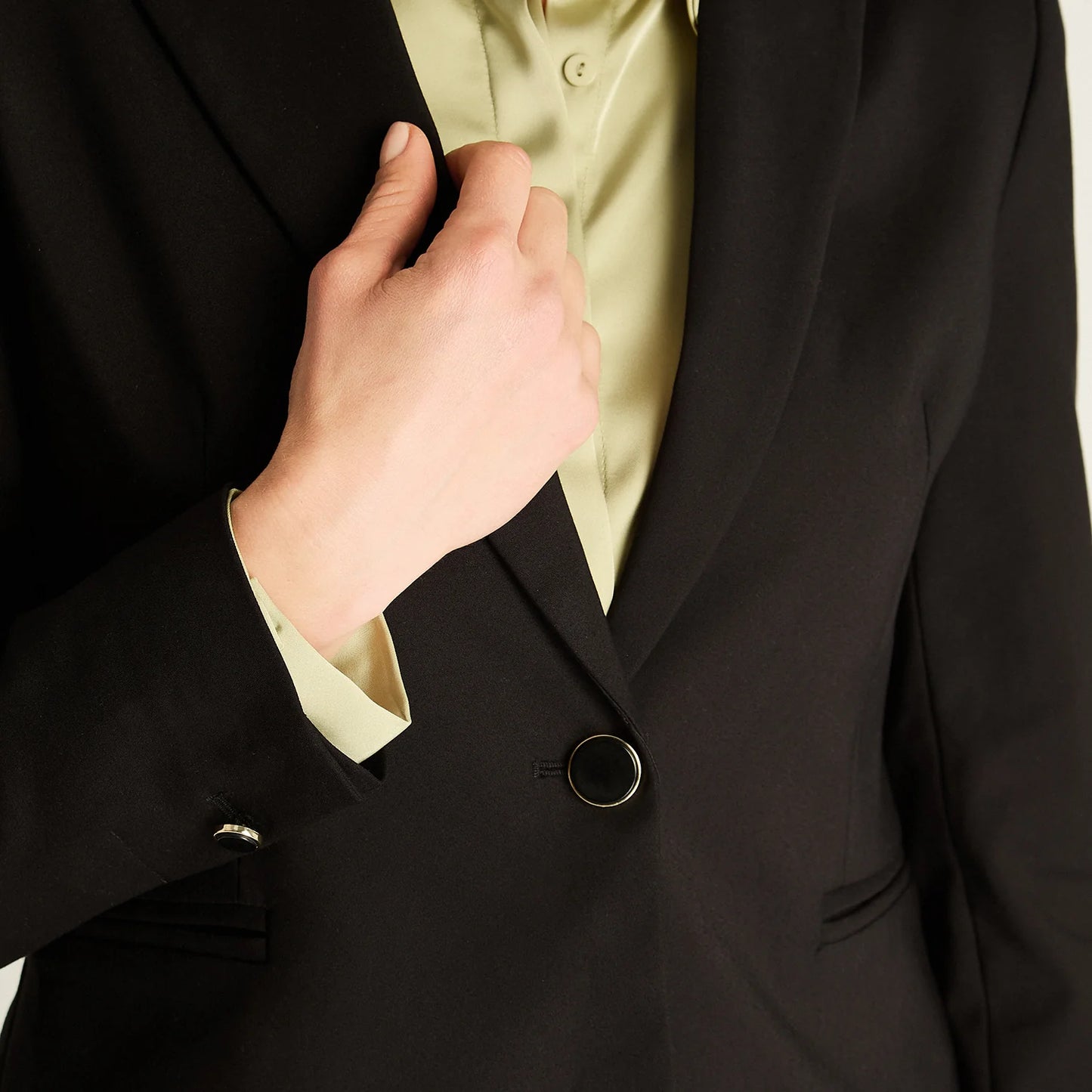 Blazer Mujer Negro de Corte Clásico