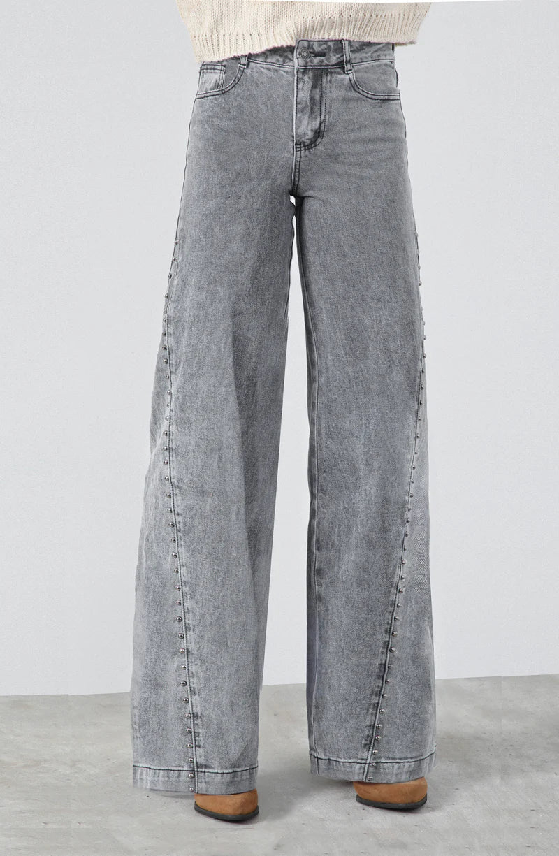 pantalón-mujer-tachas-corte-lateral-gray