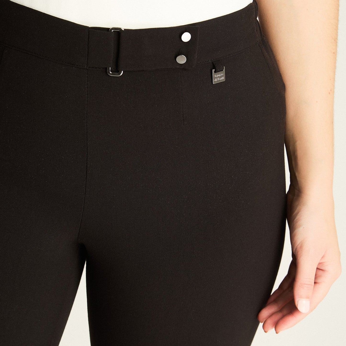 Pantalón Mujer Negro de Corte Recto