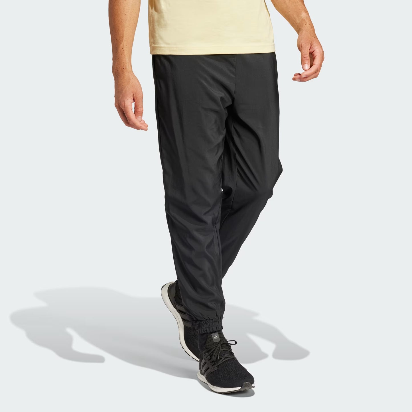 Pantalón Hombre Stanford Logo pequeño de la línea Essentials Negro