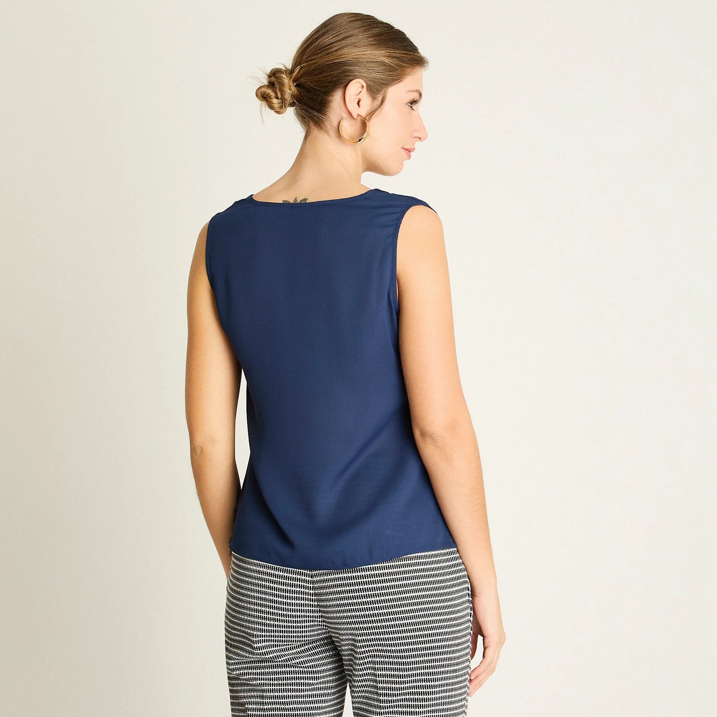 Peto Mujer Azul Escote V con Volante