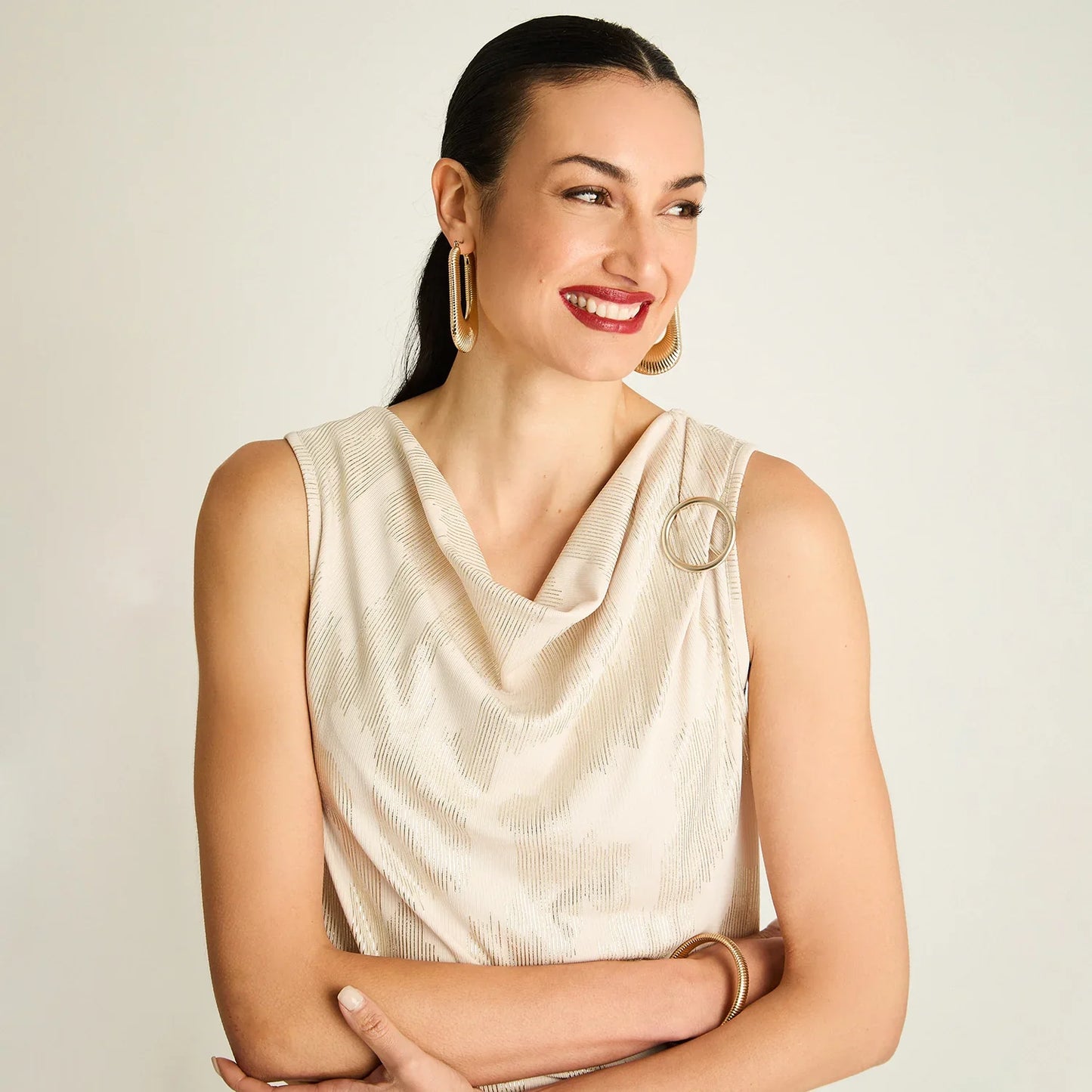 Polera Mujer Beige Sin Mangas con Argolla