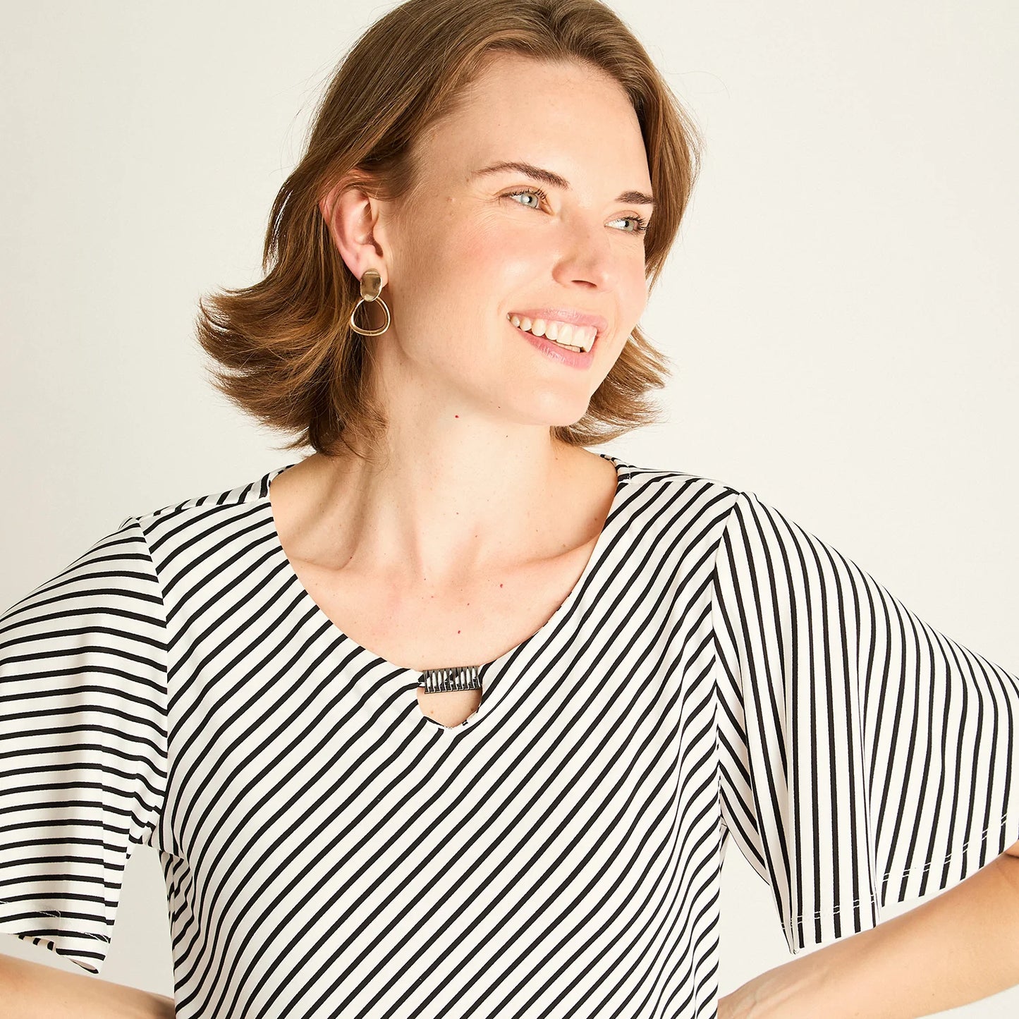 Polera Mujer Crudo a Rayas Diagonales