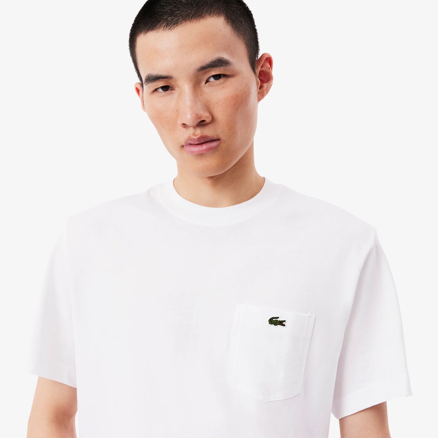 polera-hombre-algodón-bolsillo-en-el-pecho-blanca