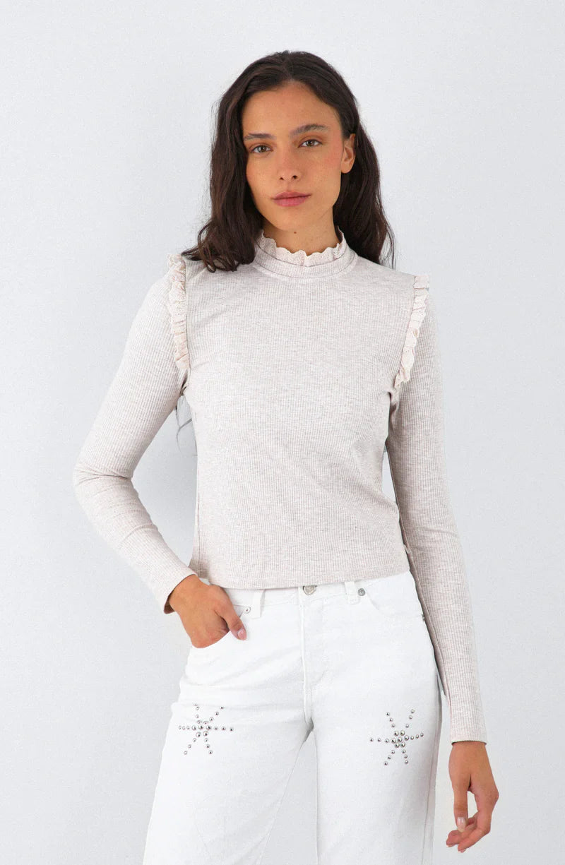 polera-manga-larga-vuelos-beige