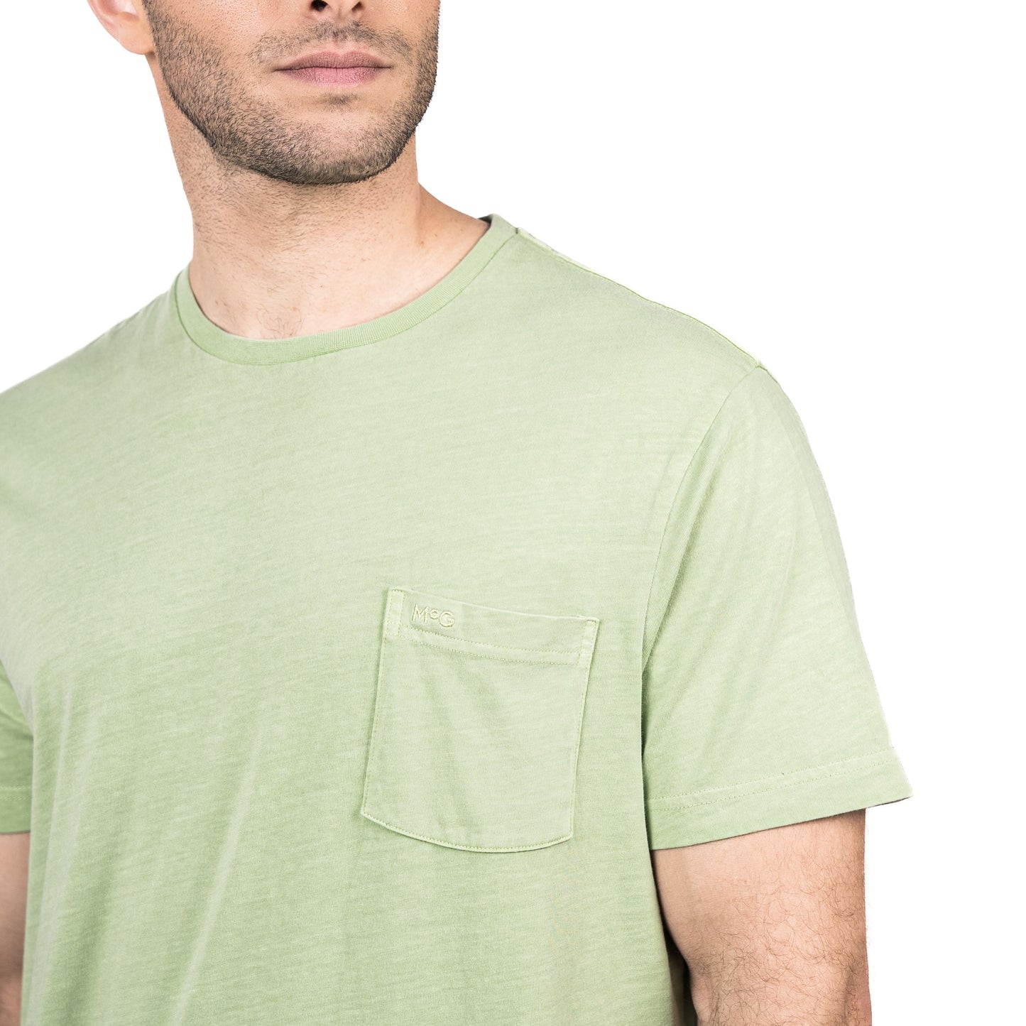 polera-hombre-greenpoint-con-bolsillo-verde