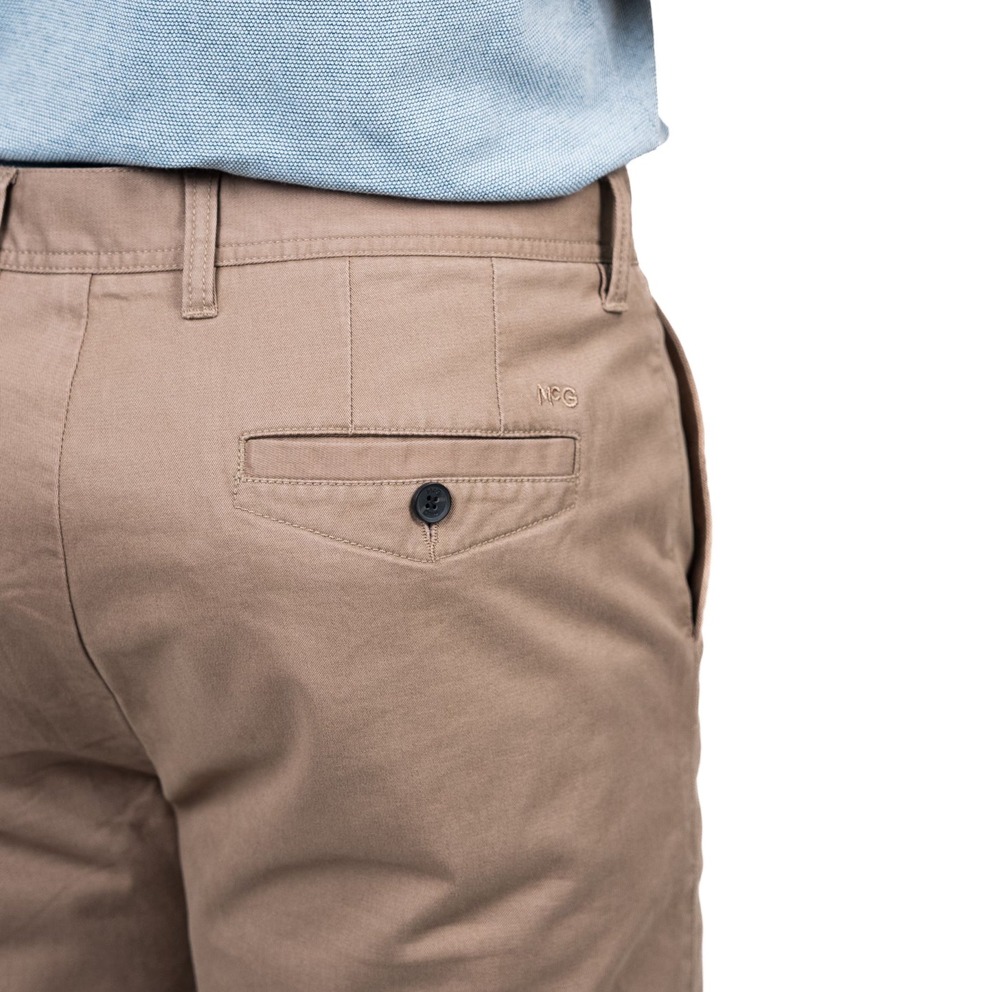 Bermuda Hombre Newburgh Frente Plano Comfort Fit Beige Medio