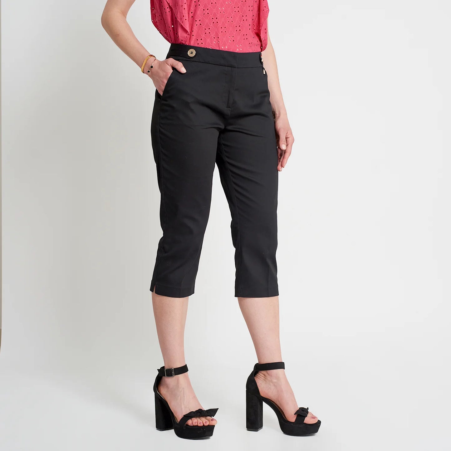 Pantalón Mujer Capri Con Botones En La Cintura Negro