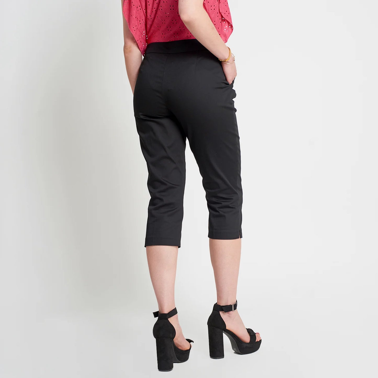 Pantalón Mujer Capri Con Botones En La Cintura Negro