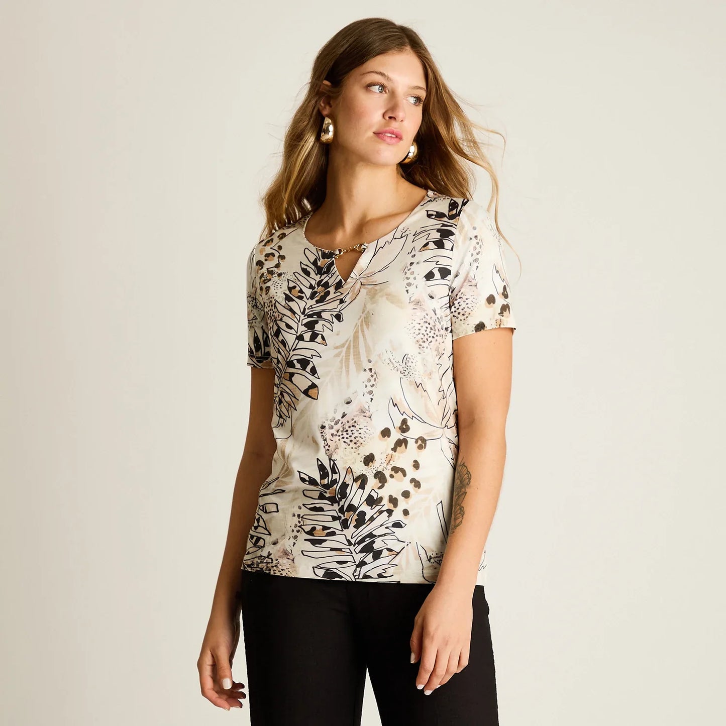 Polera Mujer Estampado Natural Manga Corta Beige