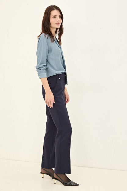 Pantalón Mujer Liso Recto con Vivo Decorativo en Pretina y Tachas Decorativas en Pasadores Azul