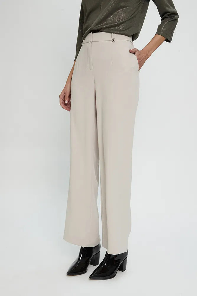 Pantalón Mujer Con Pinza Y Botón Decorativo Beige