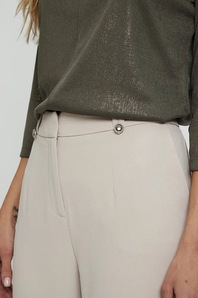 Pantalón Mujer Con Pinza Y Botón Decorativo Beige