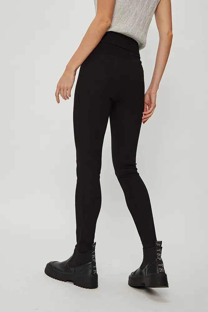 Pantalón Mujer Pitillo Hebilla Forrada Negro