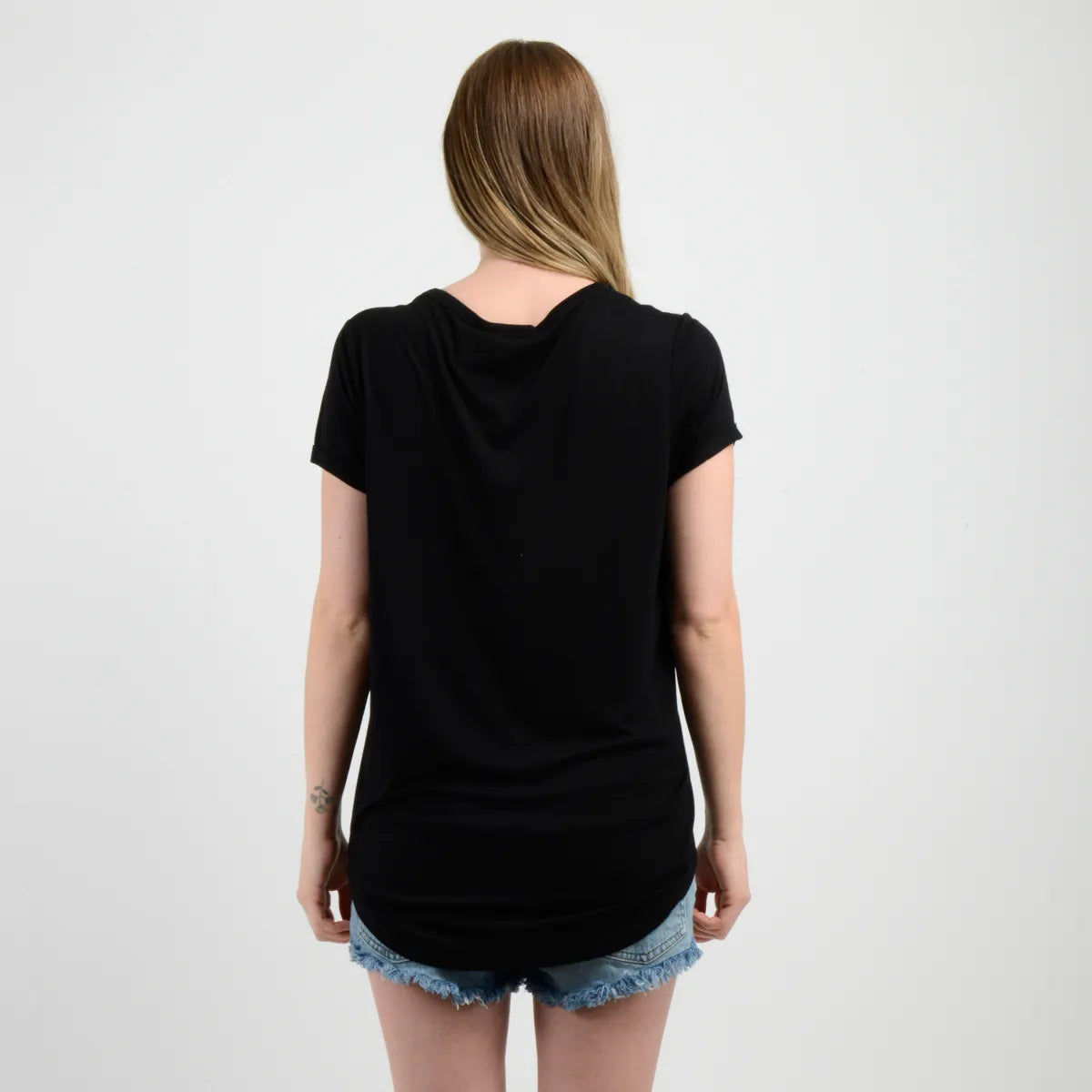 Polera Mujer Manga Corta Essential Negro