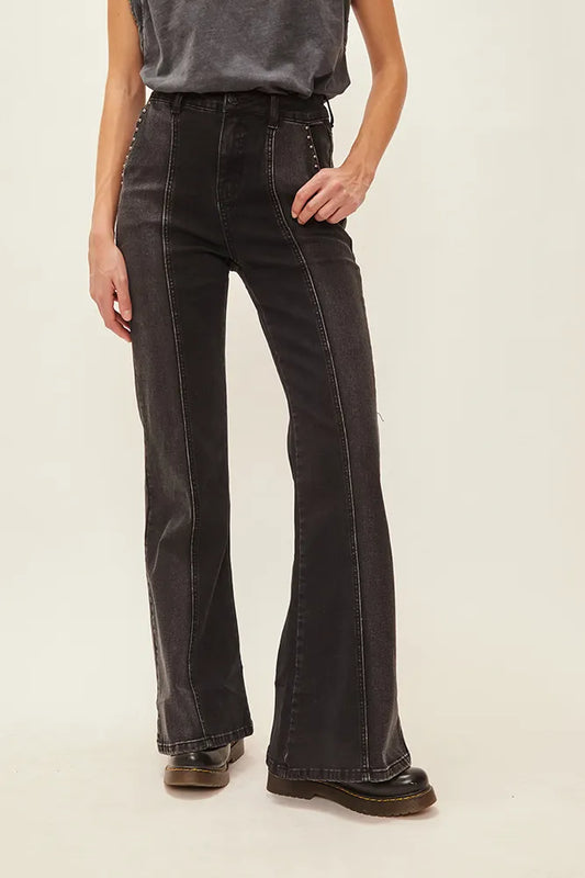 Jeans Mujer Flare 2 Tonos Y Bolsillos Con Tachuelas Metálicas Dtm Negro