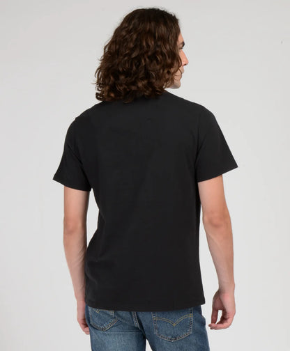 polera-hombre-lisa-con-logo-negro