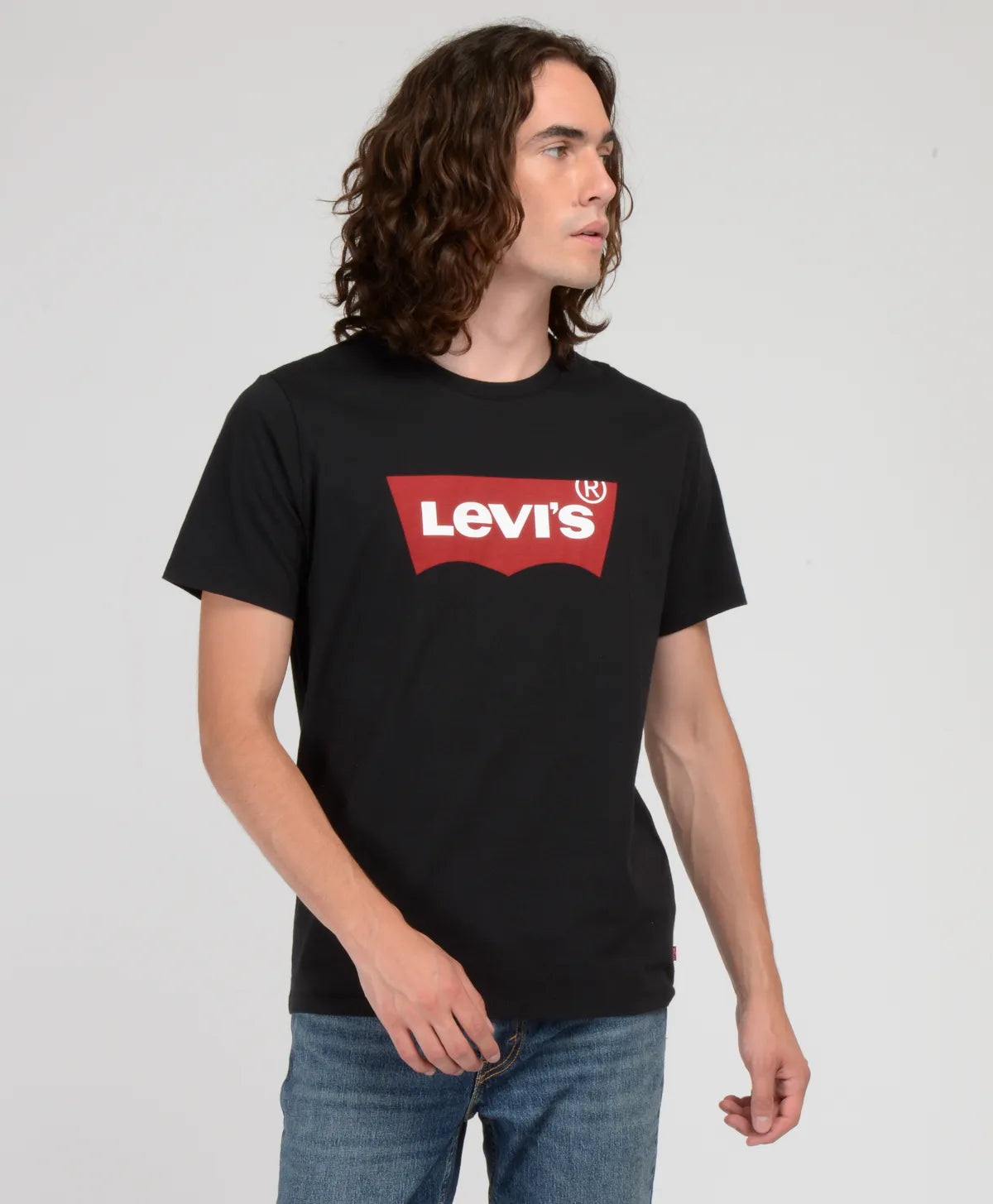 polera-hombre-lisa-con-logo-negro