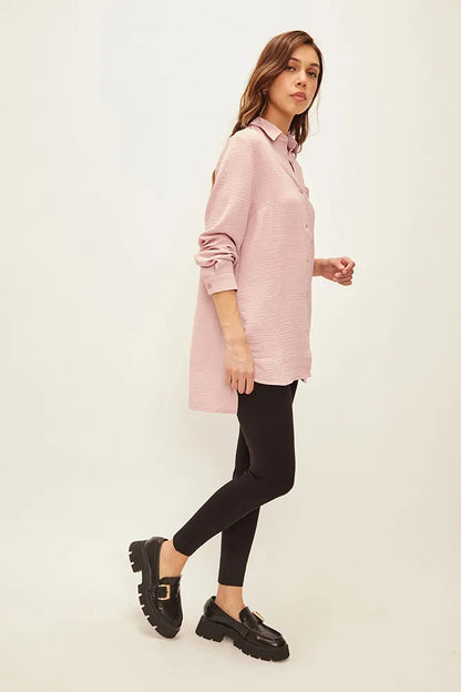 Blusa Mujer Camisera Con Abertura Y Tachas Rosado